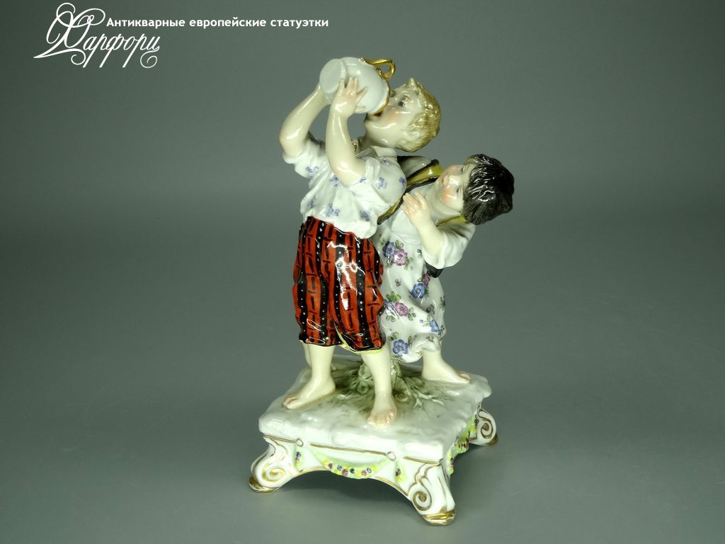 Купить фарфоровую статуэтку Volkstedt Дети с кувшином